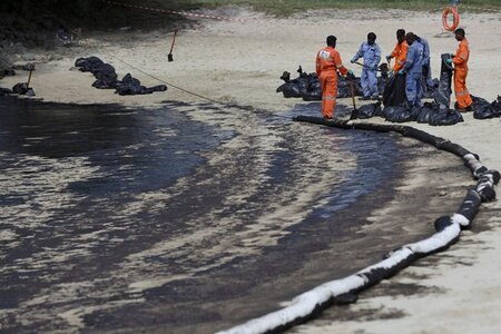 MARINE HONOUR oil spill, Singapore, 2024